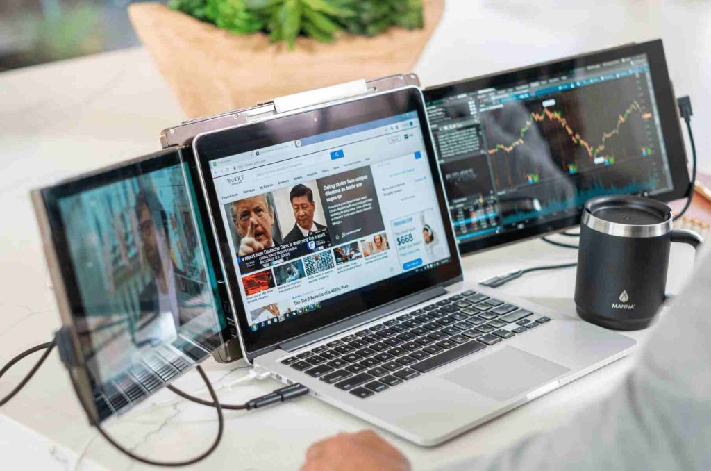 How to Use a Laptop Screen Extender for Seamless Multitasking